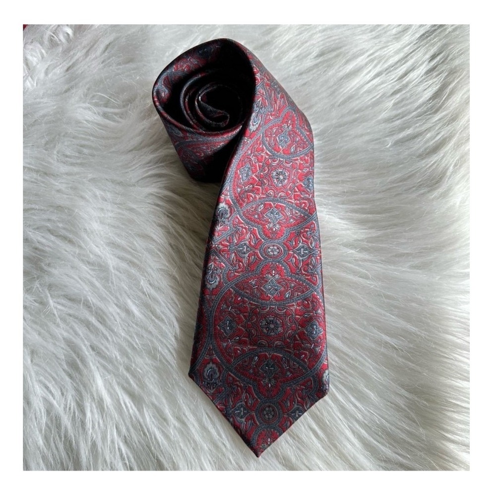 Savile Row Mens Silk Necktie Red Blue Medallion Geometric Pattern Sewn in USA
